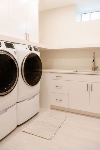 220 Aspinwall Ave, Brookline, MA 02446