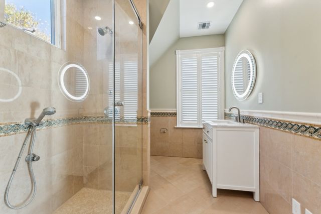 220 Aspinwall Ave, Brookline, MA 02446