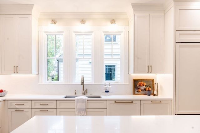220 Aspinwall Ave, Brookline, MA 02446