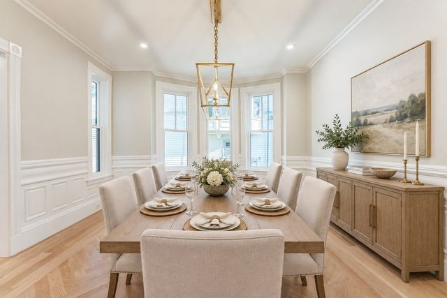 220 Aspinwall Ave, Brookline, MA 02446