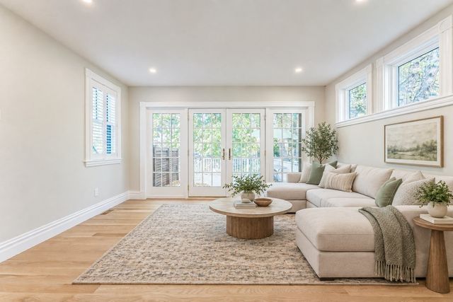 220 Aspinwall Ave, Brookline, MA 02446