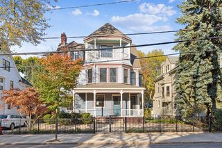 220 Aspinwall Ave, Brookline, MA 02446