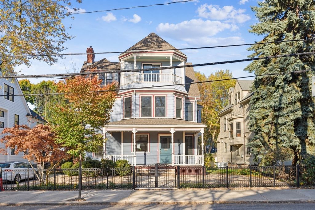 220 Aspinwall Ave, Brookline, MA 02446