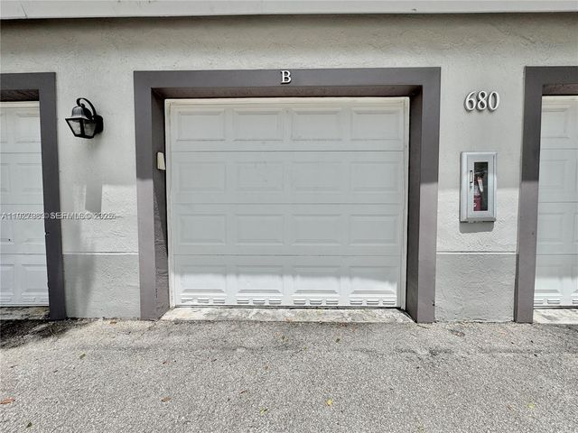 677 SW 111th Ave 303, Pembroke Pines, FL 33025