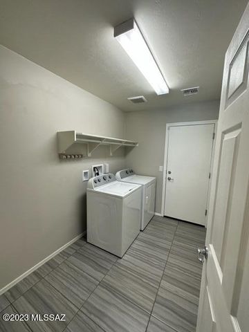 9563 S Trapper Ridge Drive, Tucson, AZ 85747