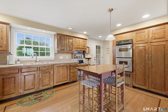174 Selden Hill Drive, West Hartford, CT 06107