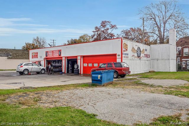 16560 Harper Avenue, Detroit, MI 48224