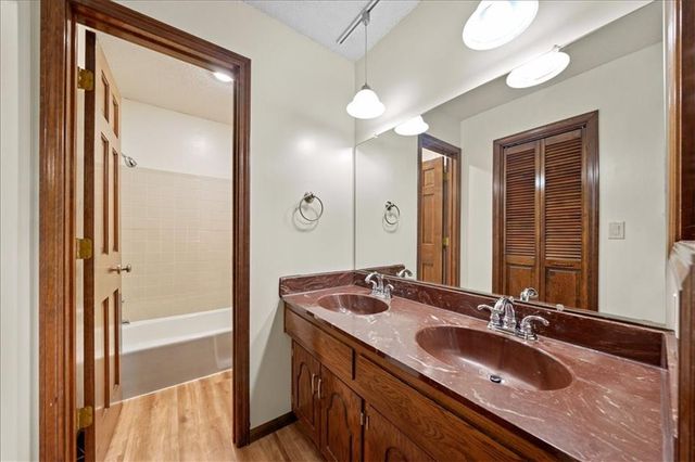 5768 Bower Street, Kansas City, MO 64133