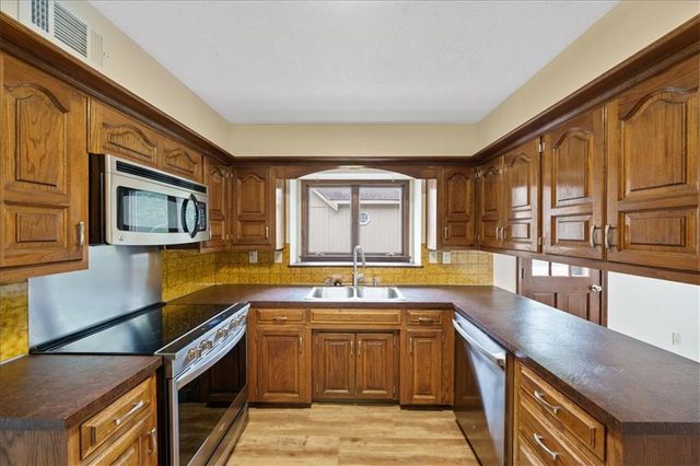 5768 Bower Street, Kansas City, MO 64133