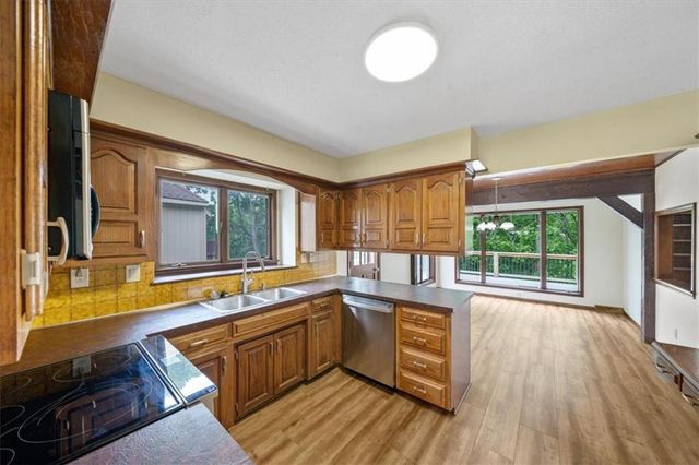 5768 Bower Street, Kansas City, MO 64133