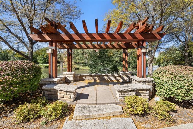 860 WEIDNER Road 406, Buffalo Grove, IL 60089