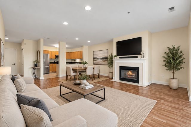 860 WEIDNER Road 406, Buffalo Grove, IL 60089
