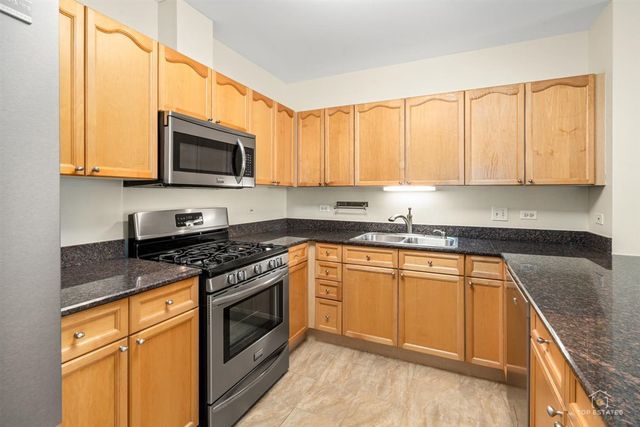 860 WEIDNER Road 406, Buffalo Grove, IL 60089