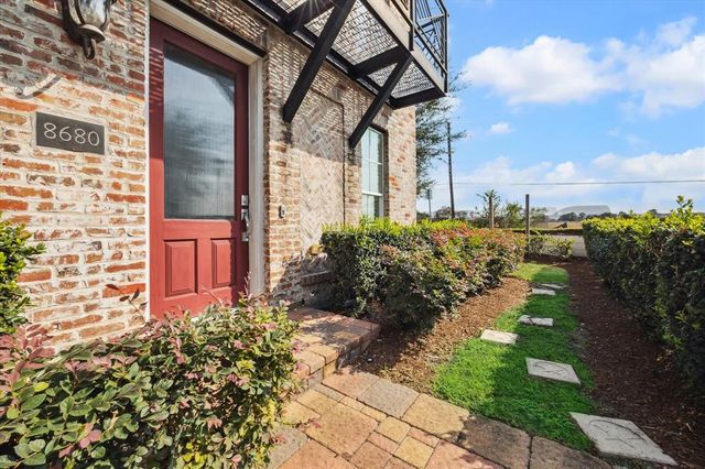 8680 Emnora Ln, Houston, TX 77080