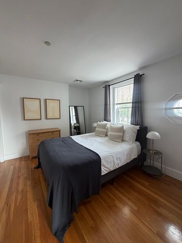 14 Derne Street 1, Boston, MA 02114