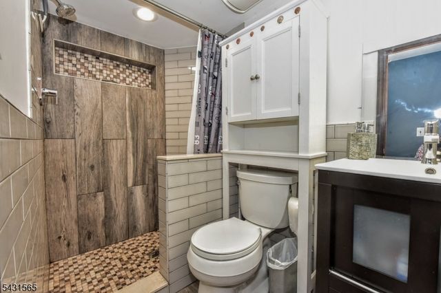 247 Grove St, Lodi Boro, NJ 07644