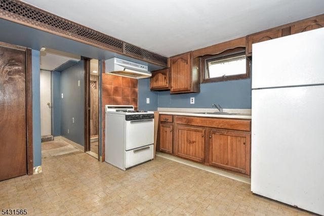 247 Grove St, Lodi Boro, NJ 07644