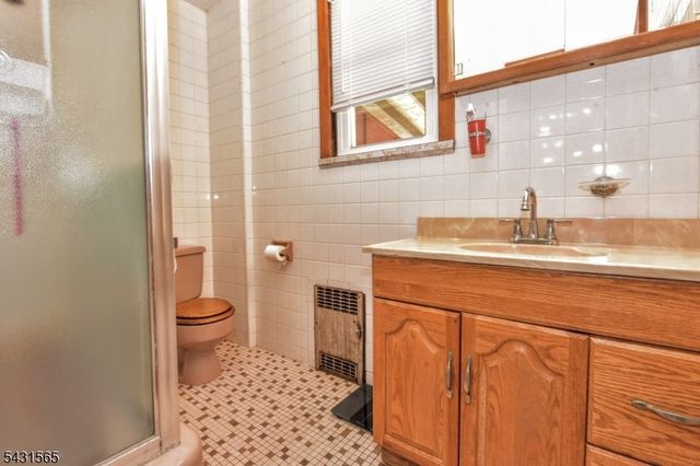 247 Grove St, Lodi Boro, NJ 07644