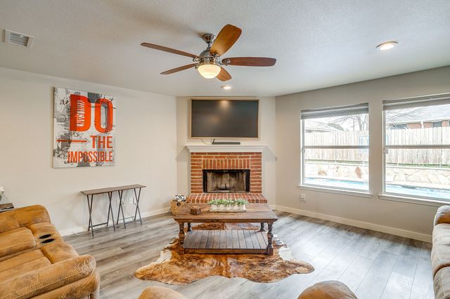 1024 Heberle Drive, Burleson, TX 76028