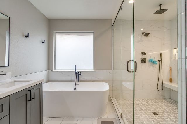 1024 Heberle Drive, Burleson, TX 76028