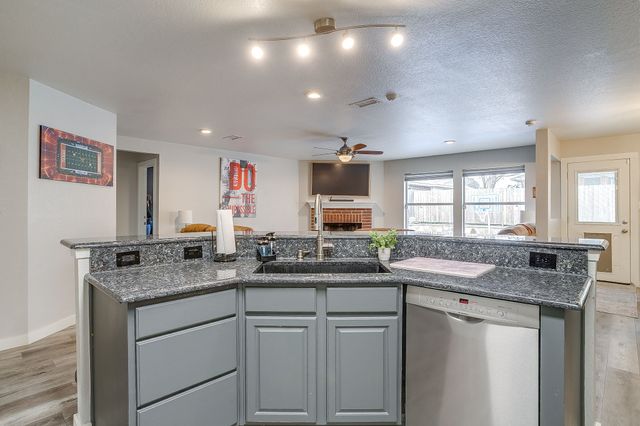 1024 Heberle Drive, Burleson, TX 76028