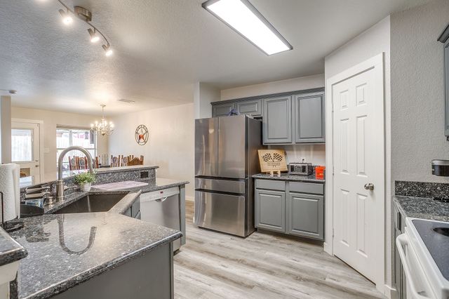 1024 Heberle Drive, Burleson, TX 76028