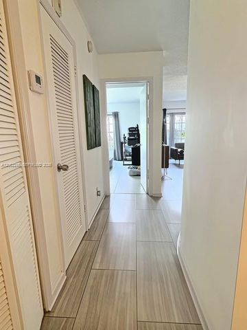 2270 NE 68th St 1906, Fort Lauderdale, FL 33308