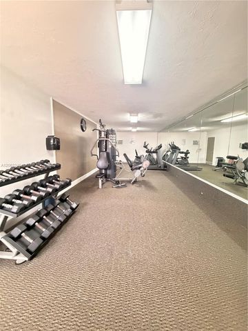2270 NE 68th St 1906, Fort Lauderdale, FL 33308
