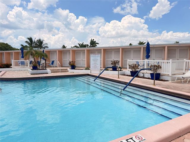 2270 NE 68th St 1906, Fort Lauderdale, FL 33308
