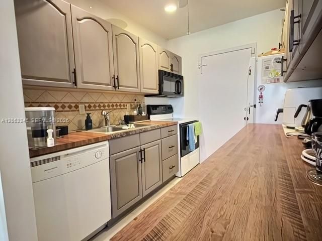 2270 NE 68th St 1906, Fort Lauderdale, FL 33308