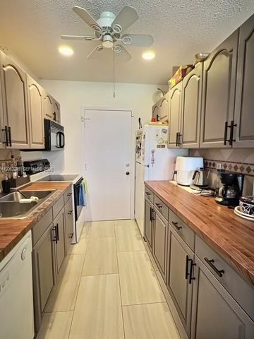 2270 NE 68th St 1906, Fort Lauderdale, FL 33308