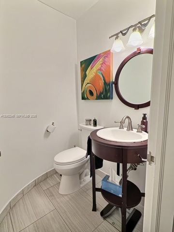 2270 NE 68th St 1906, Fort Lauderdale, FL 33308