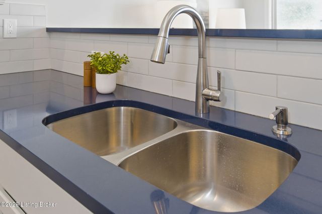 6366 Clore Ln, Crestwood, KY 40014