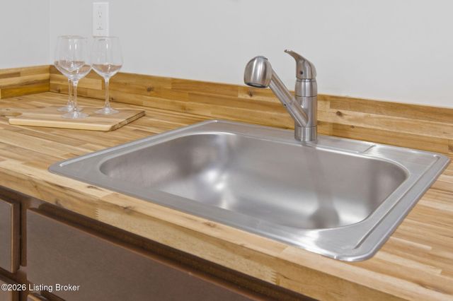 6366 Clore Ln, Crestwood, KY 40014