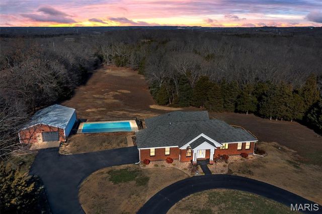 2499 Stonegate Drive, Festus, MO 63028