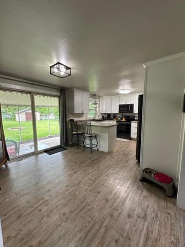 1589 W PAULSON ROAD, Green Bay, WI 54313