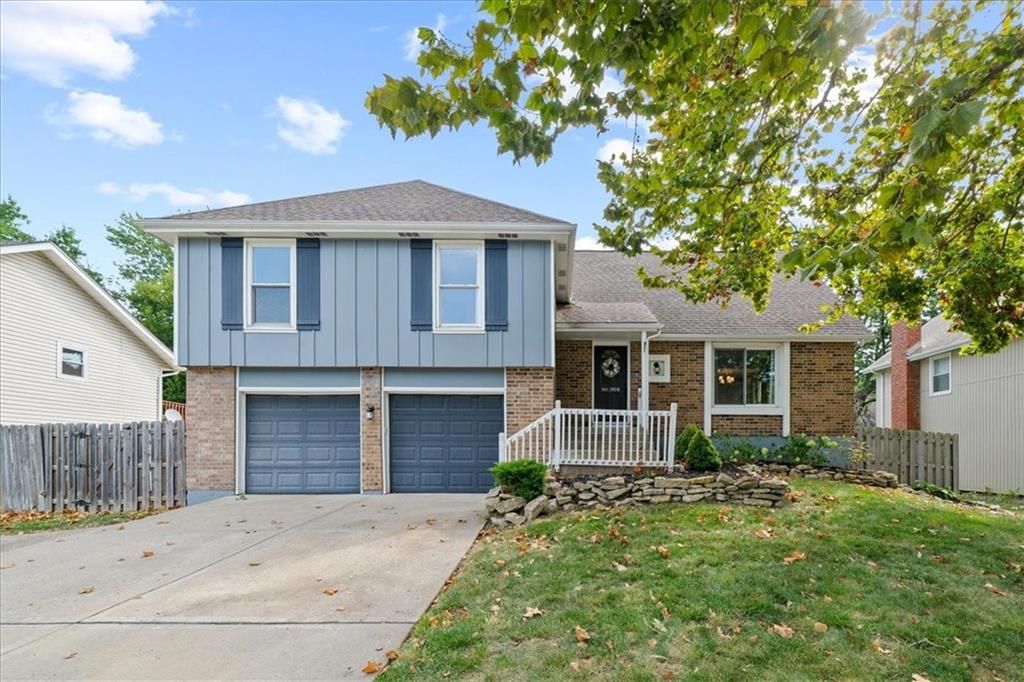 1904 S Lindenwood Drive, Olathe, KS 66062