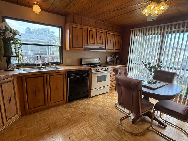 608 Tanglewood Road, Matteson, IL 60443