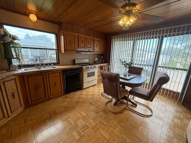 608 Tanglewood Road, Matteson, IL 60443