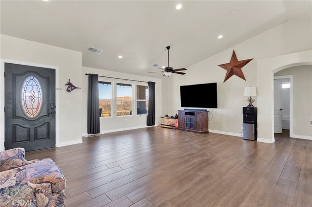 23661 Laurel, Apple Valley, CA 92308