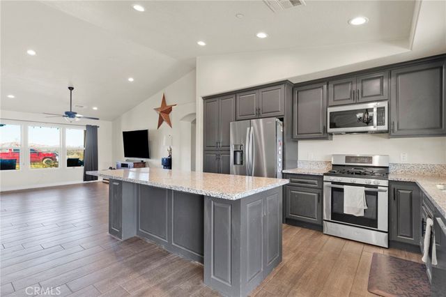 23661 Laurel, Apple Valley, CA 92308