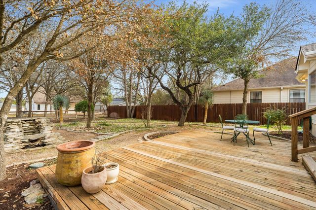 16 Serenade CIR, Wimberley, TX 78676