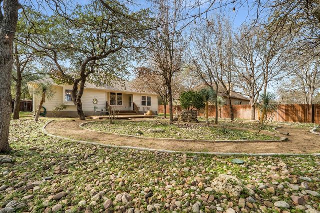 16 Serenade CIR, Wimberley, TX 78676