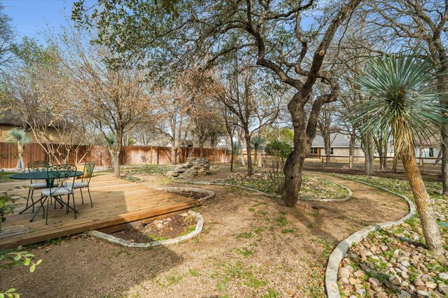 16 Serenade CIR, Wimberley, TX 78676