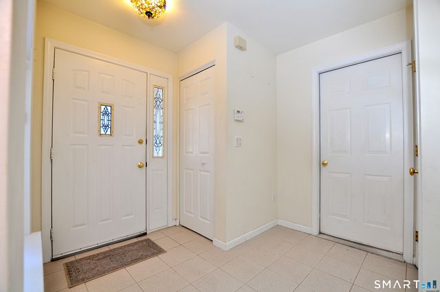 228 Castlewood Drive 228, Bloomfield, CT 06002