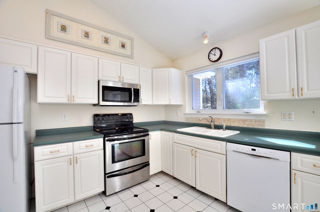 228 Castlewood Drive 228, Bloomfield, CT 06002