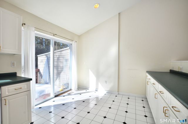 228 Castlewood Drive 228, Bloomfield, CT 06002