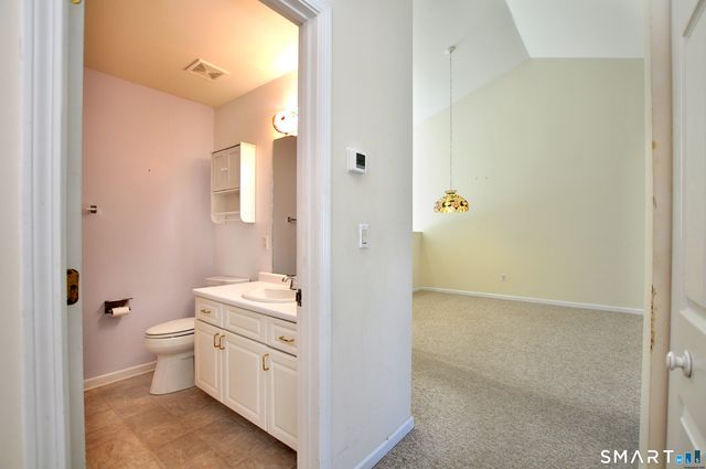 228 Castlewood Drive 228, Bloomfield, CT 06002