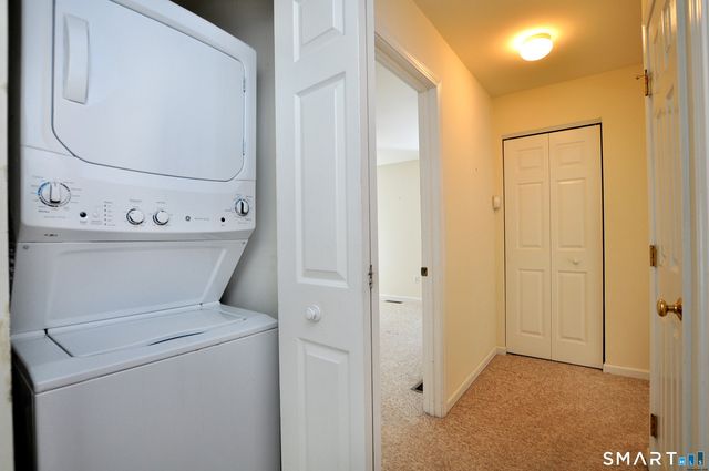 228 Castlewood Drive 228, Bloomfield, CT 06002