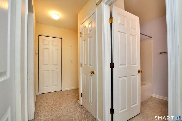 228 Castlewood Drive 228, Bloomfield, CT 06002